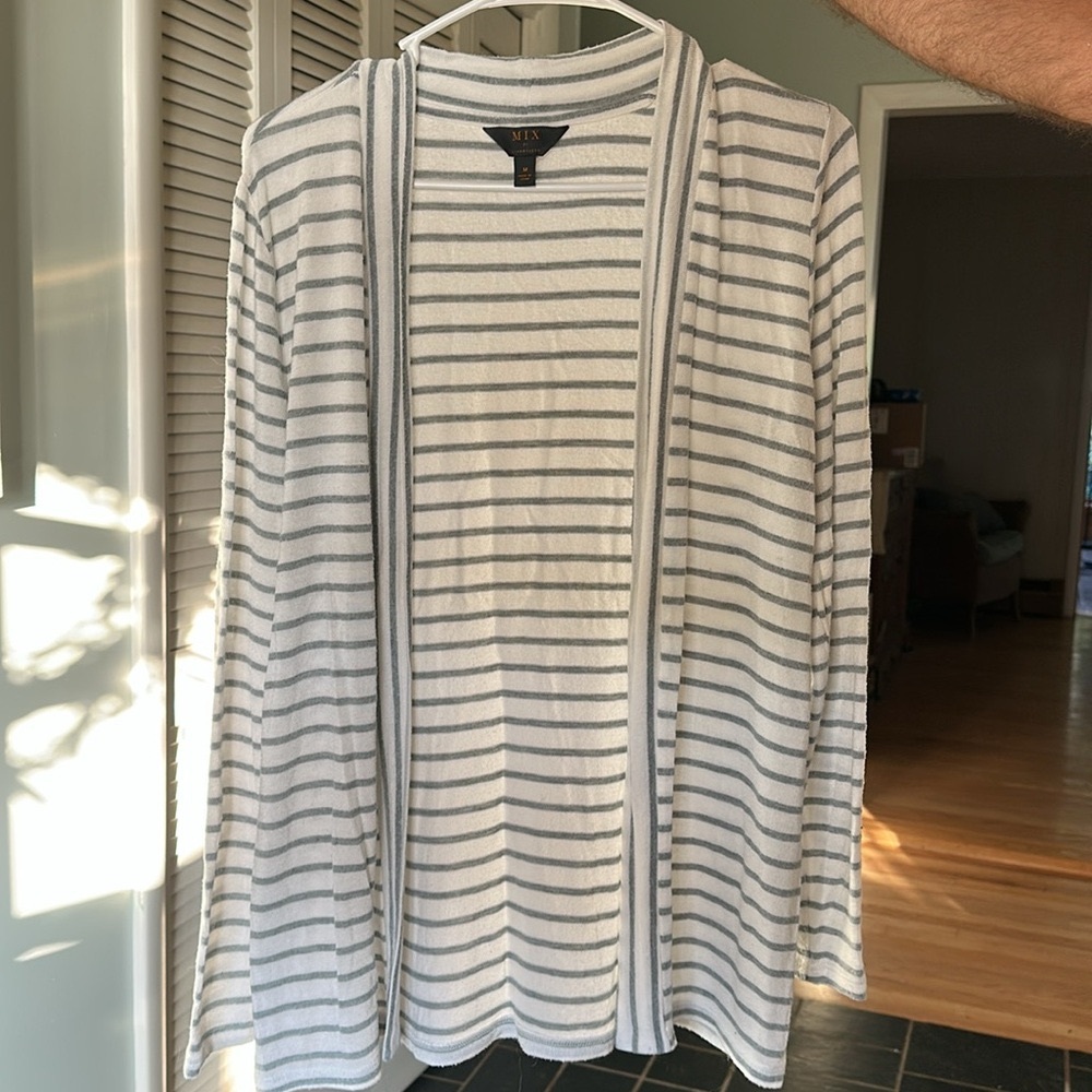 Cardigan White and Gray Striped Long. Mix by 41 Hawthorn from Stitch Fix. Medium